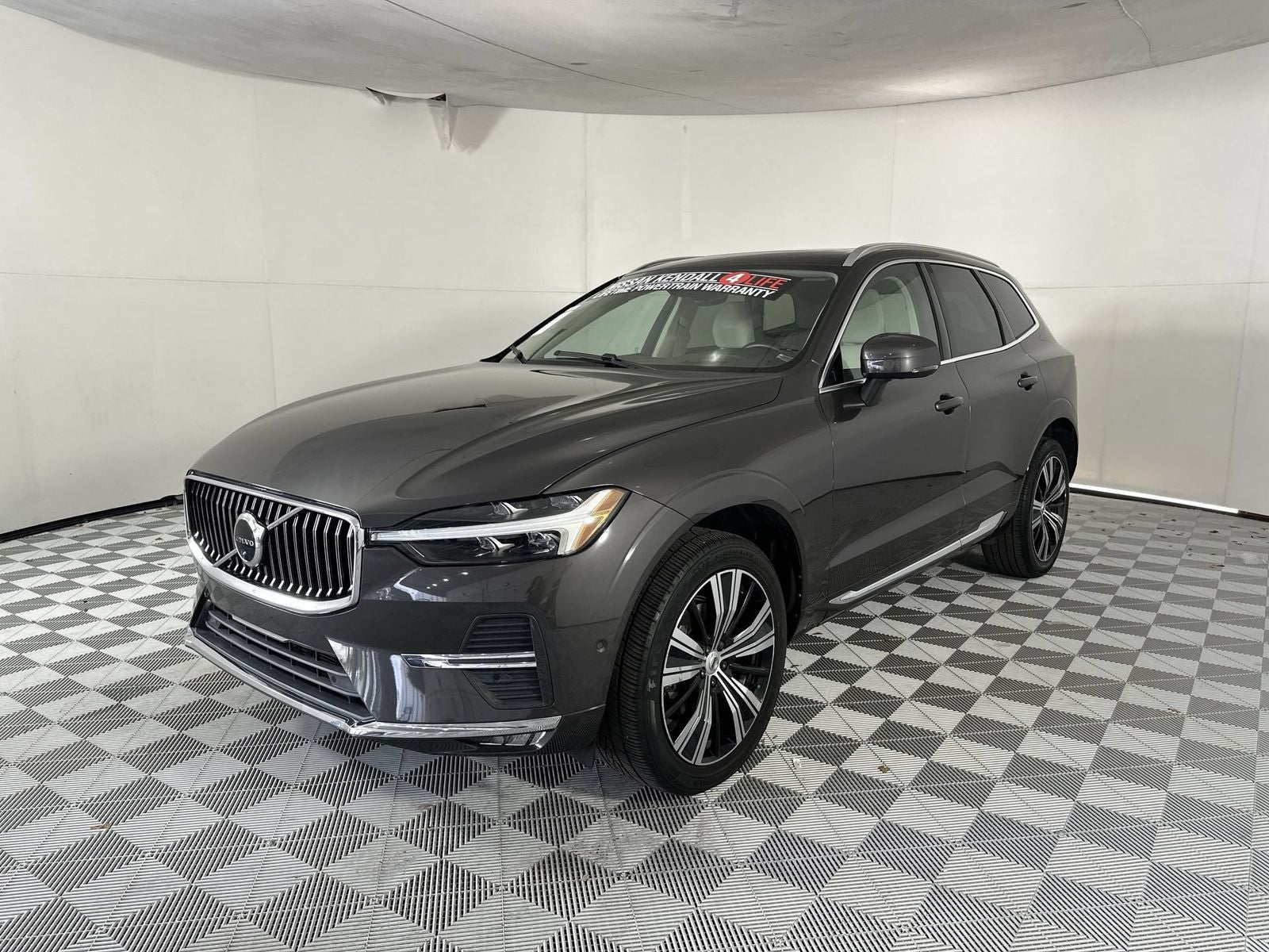 2023 Volvo XC60 B5 Ultimate Bright Theme