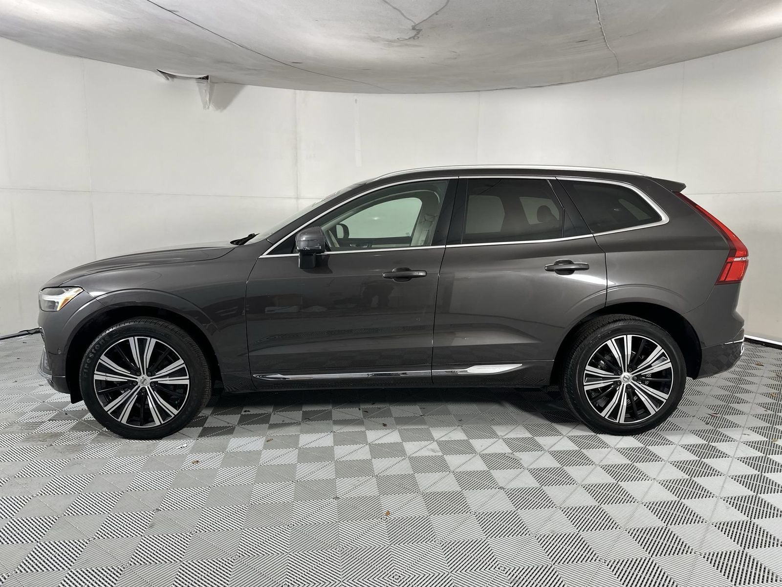 2023 Volvo XC60 B5 Ultimate Bright Theme