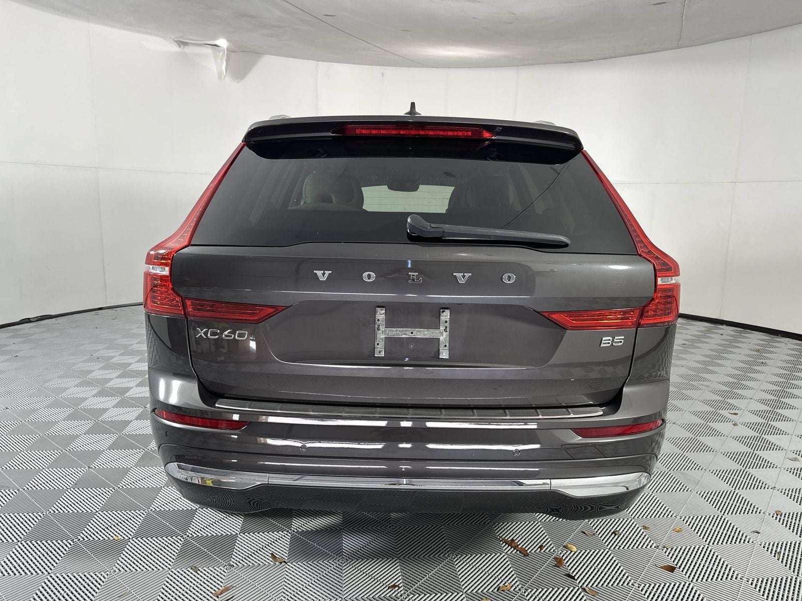 2023 Volvo XC60 B5 Ultimate Bright Theme