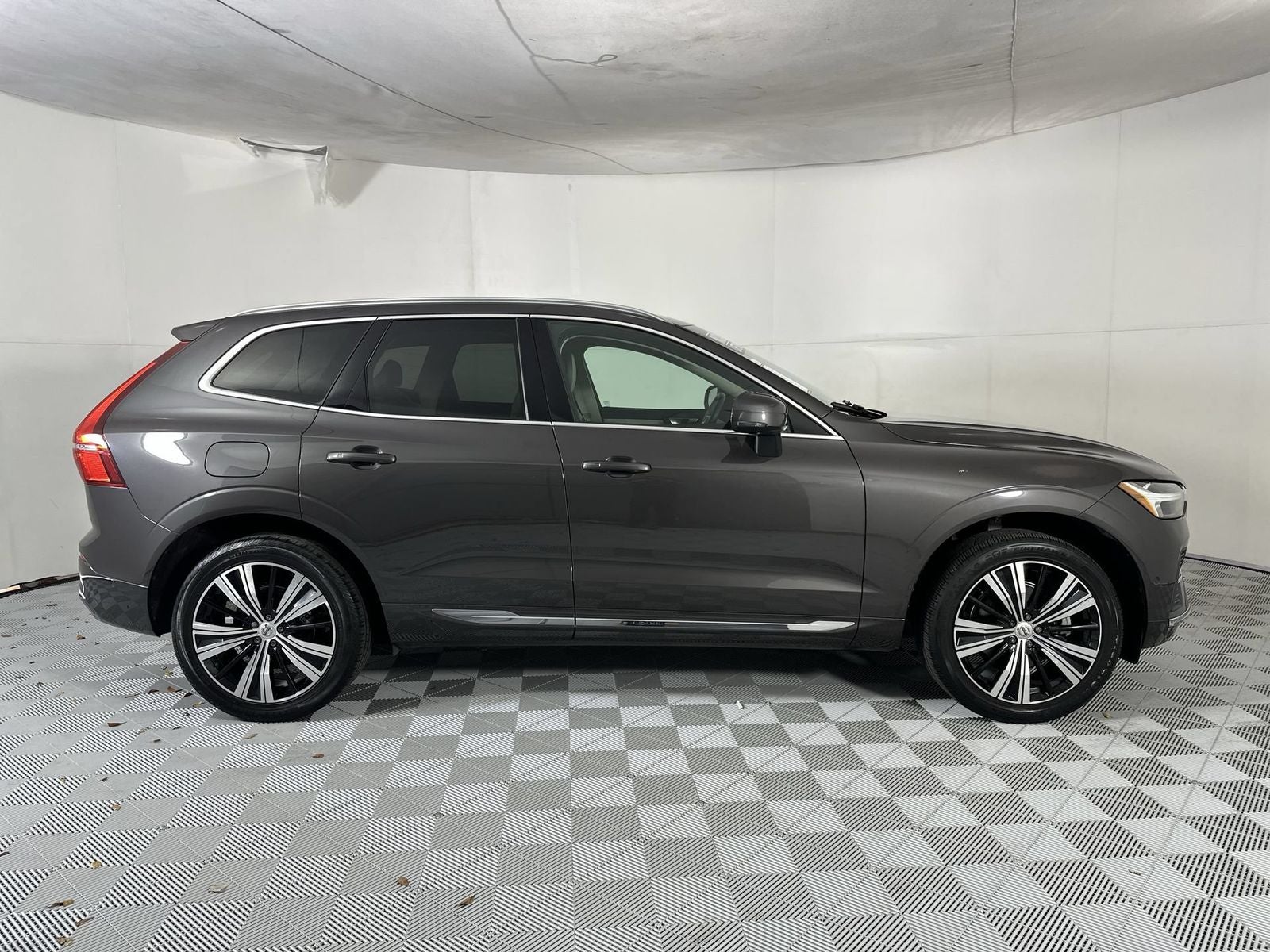 2023 Volvo XC60 B5 Ultimate Bright Theme