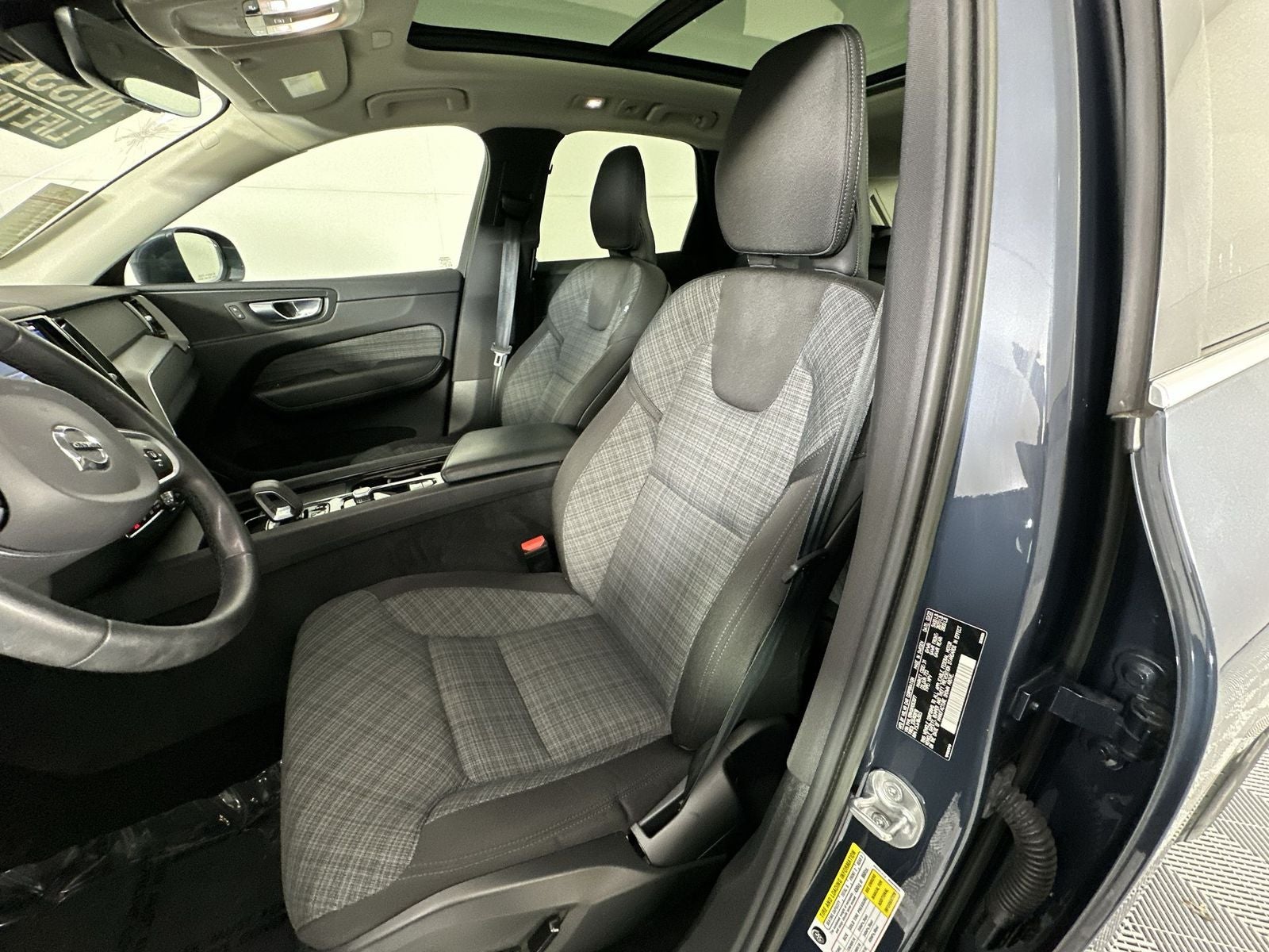 2022 Volvo XC60 B5 Momentum