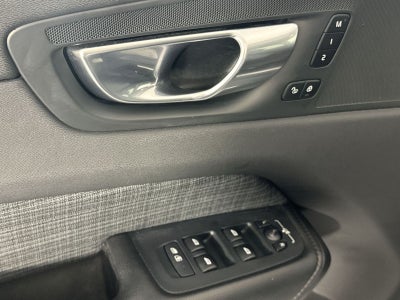 2022 Volvo XC60 B5 Momentum