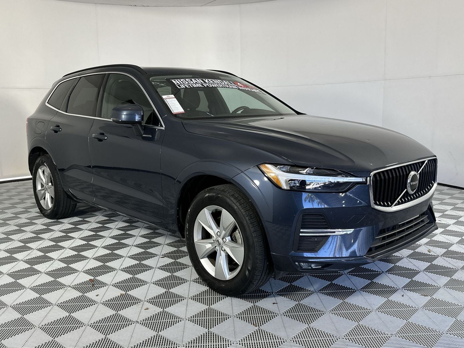 2022 Volvo XC60 B5 Momentum