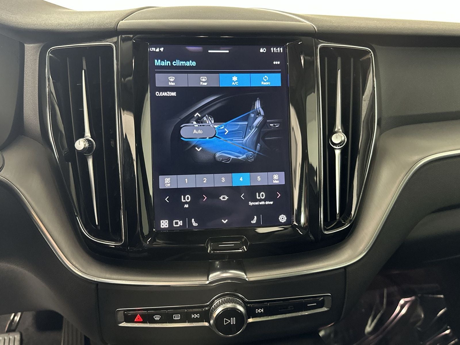 2022 Volvo XC60 B5 Momentum