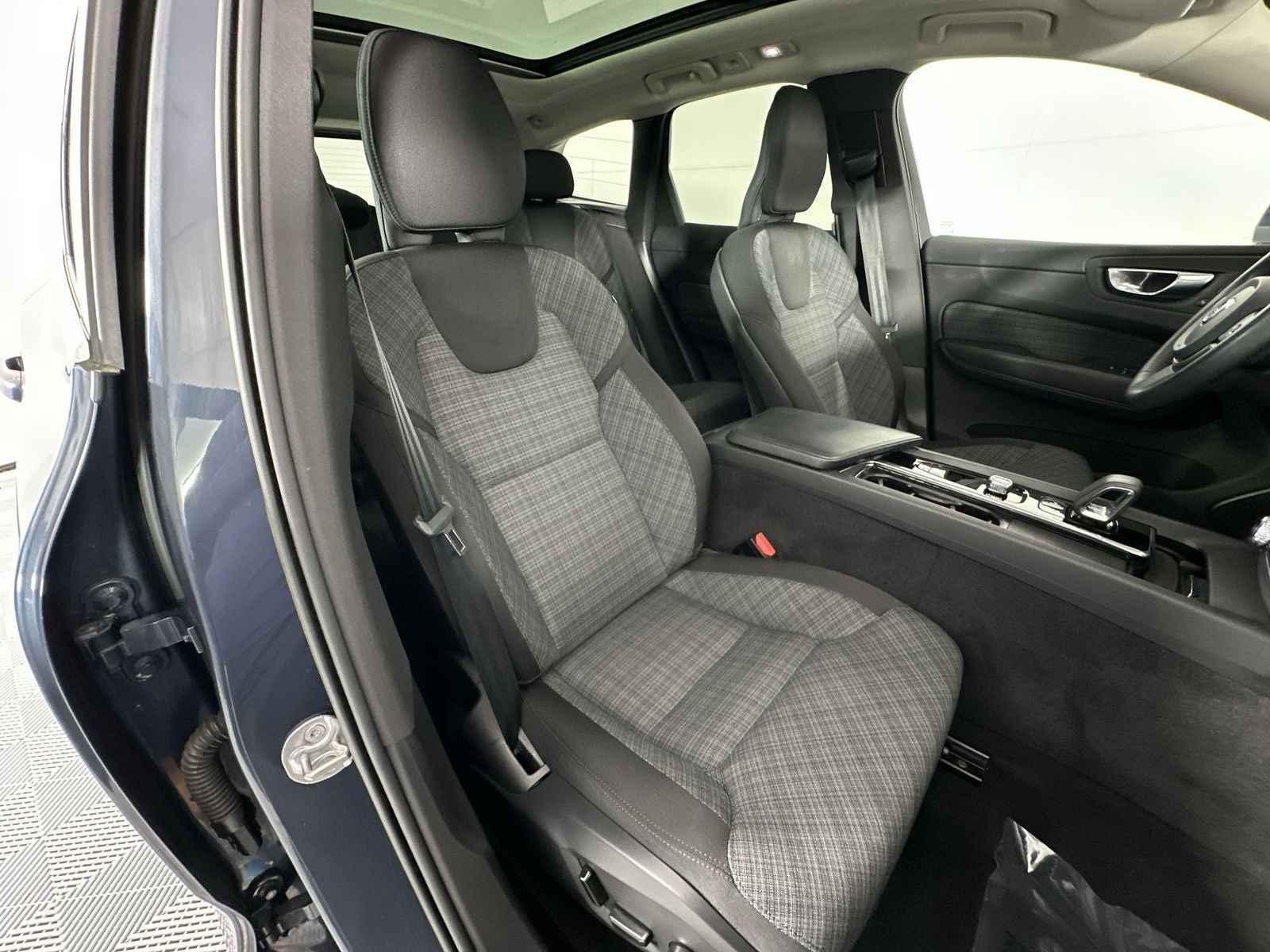 2022 Volvo XC60 B5 Momentum