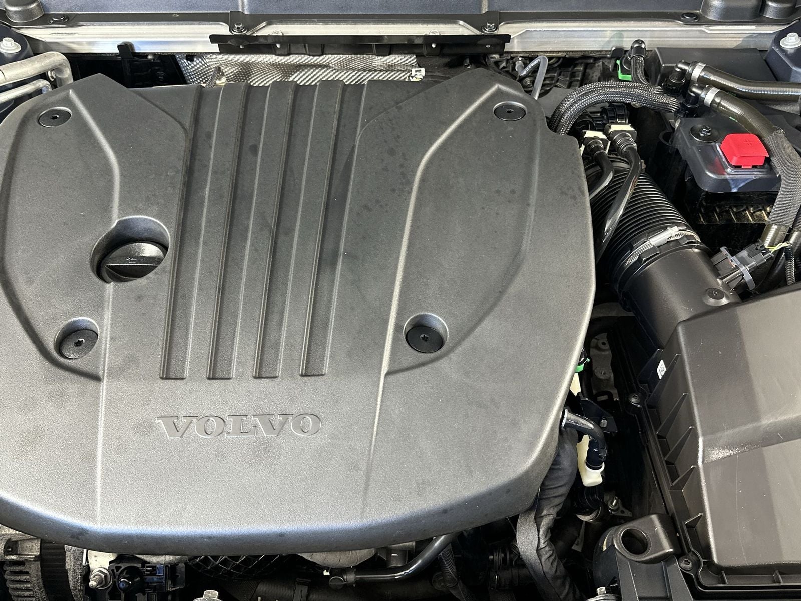 2022 Volvo XC60 B5 Momentum