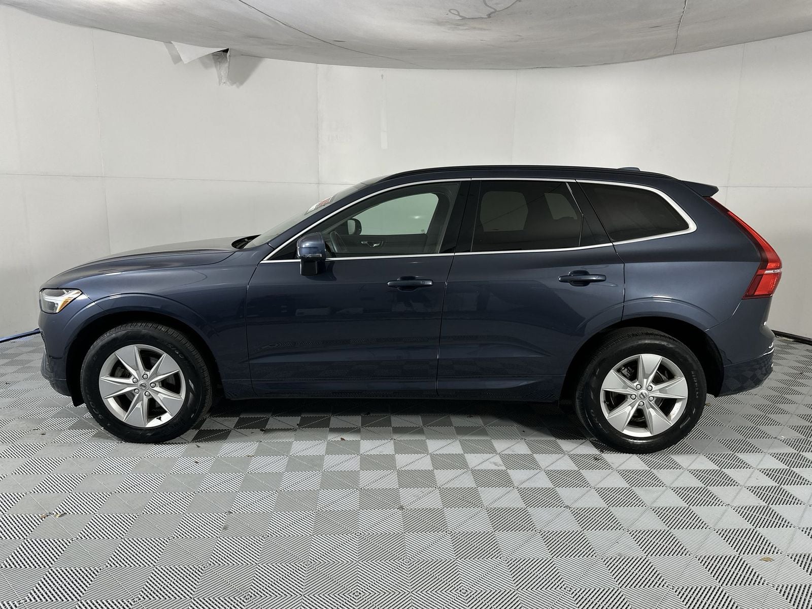 2022 Volvo XC60 B5 Momentum