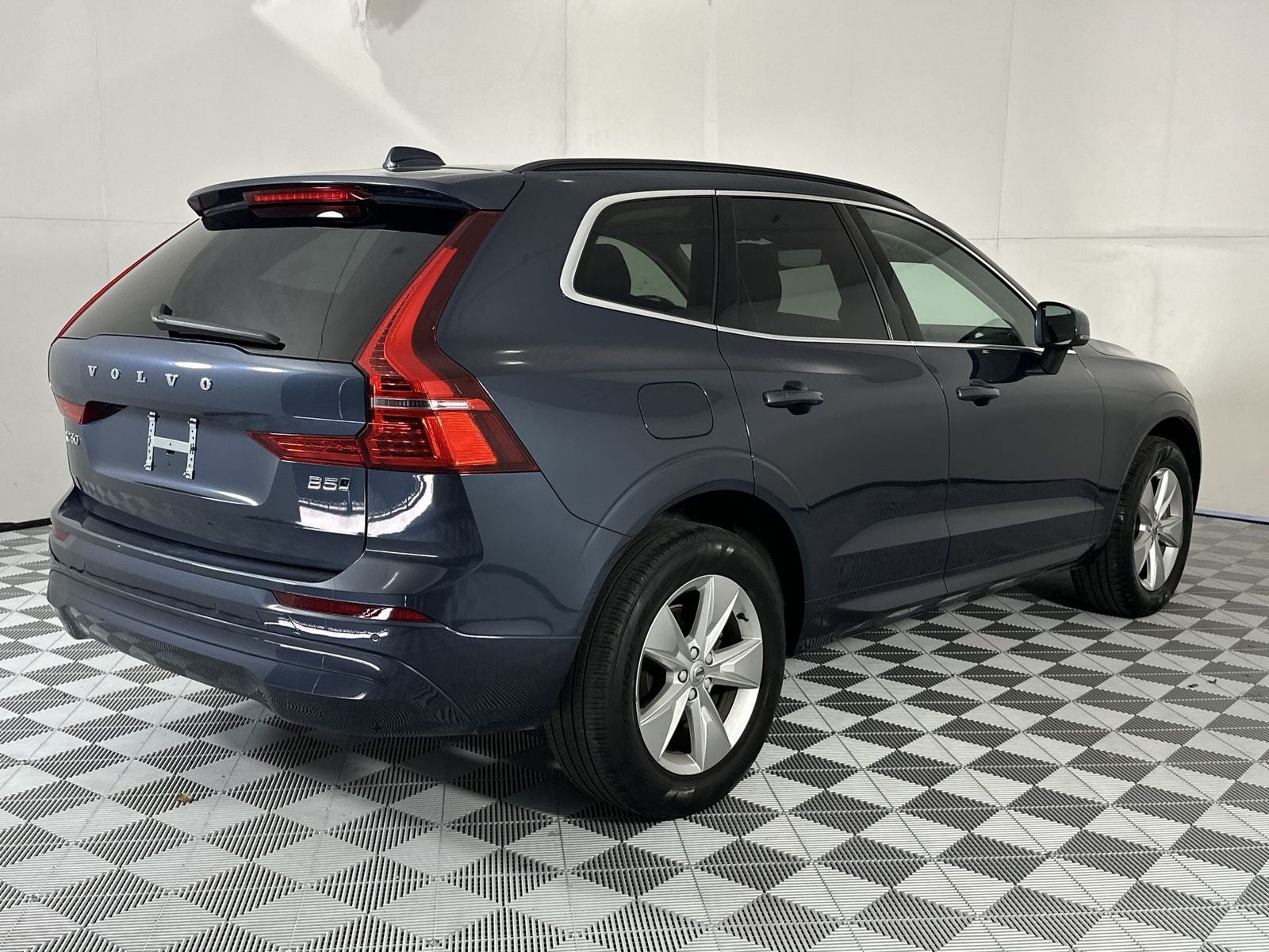 2022 Volvo XC60 B5 Momentum