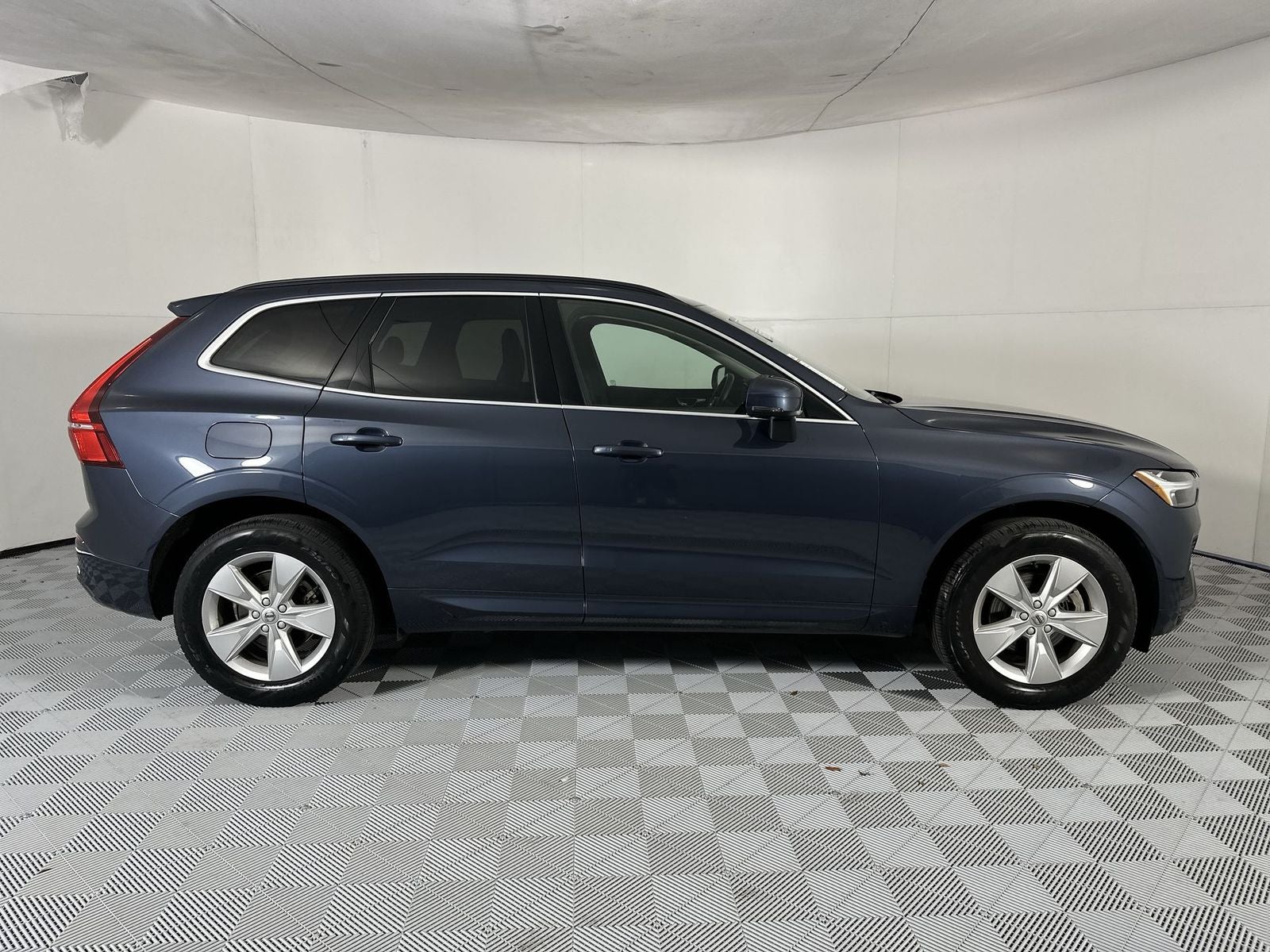 2022 Volvo XC60 B5 Momentum