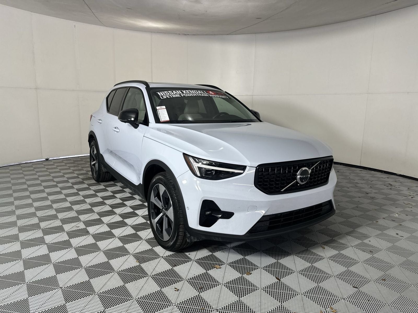 2026 Volvo XC40 B5 Plus