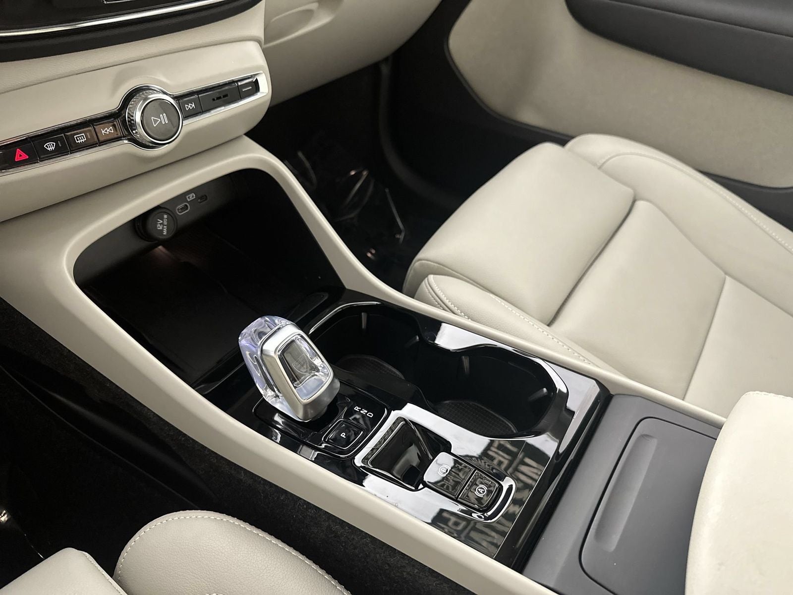 2026 Volvo XC40 B5 Plus