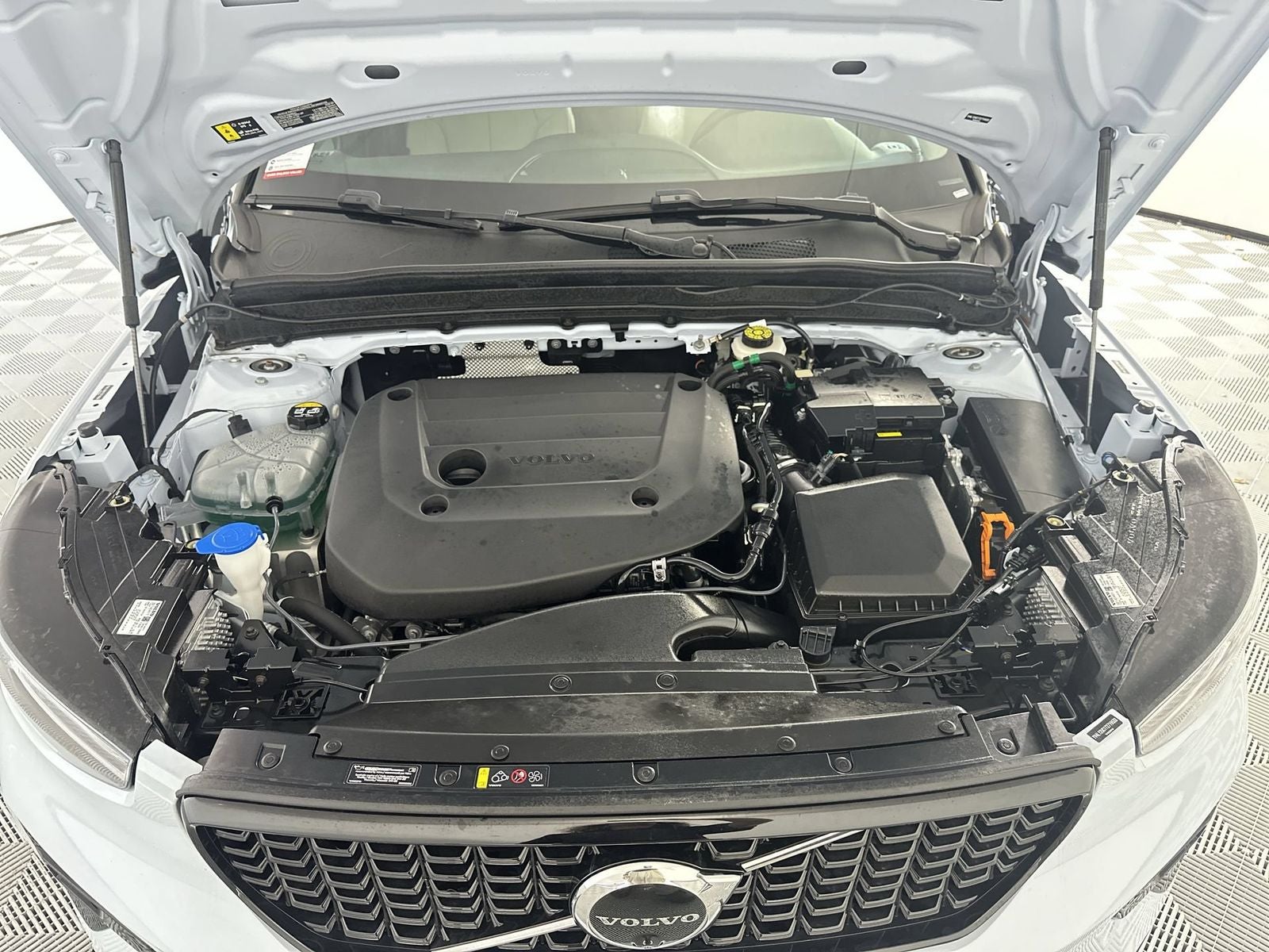 2026 Volvo XC40 B5 Plus