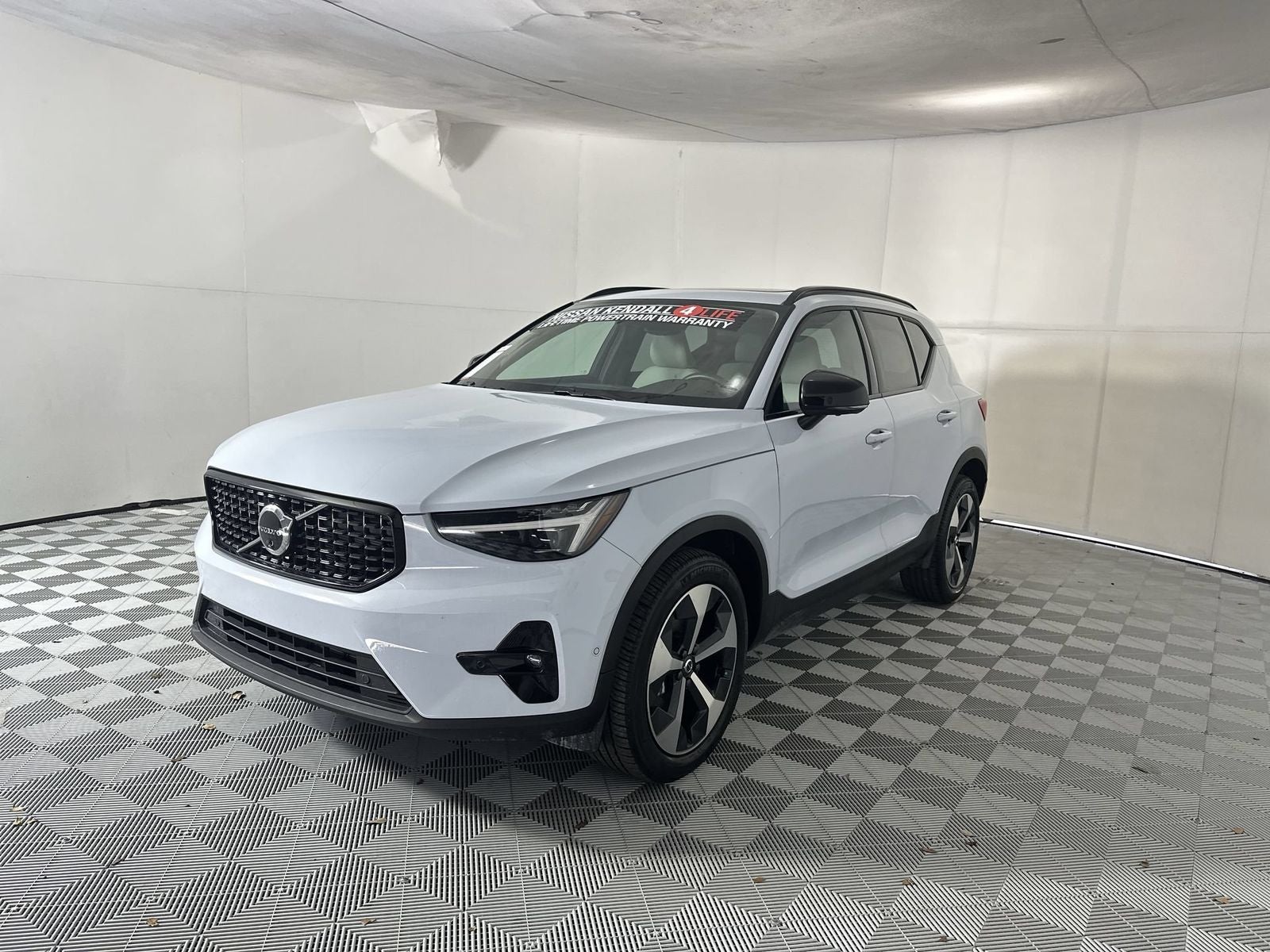 2026 Volvo XC40 B5 Plus