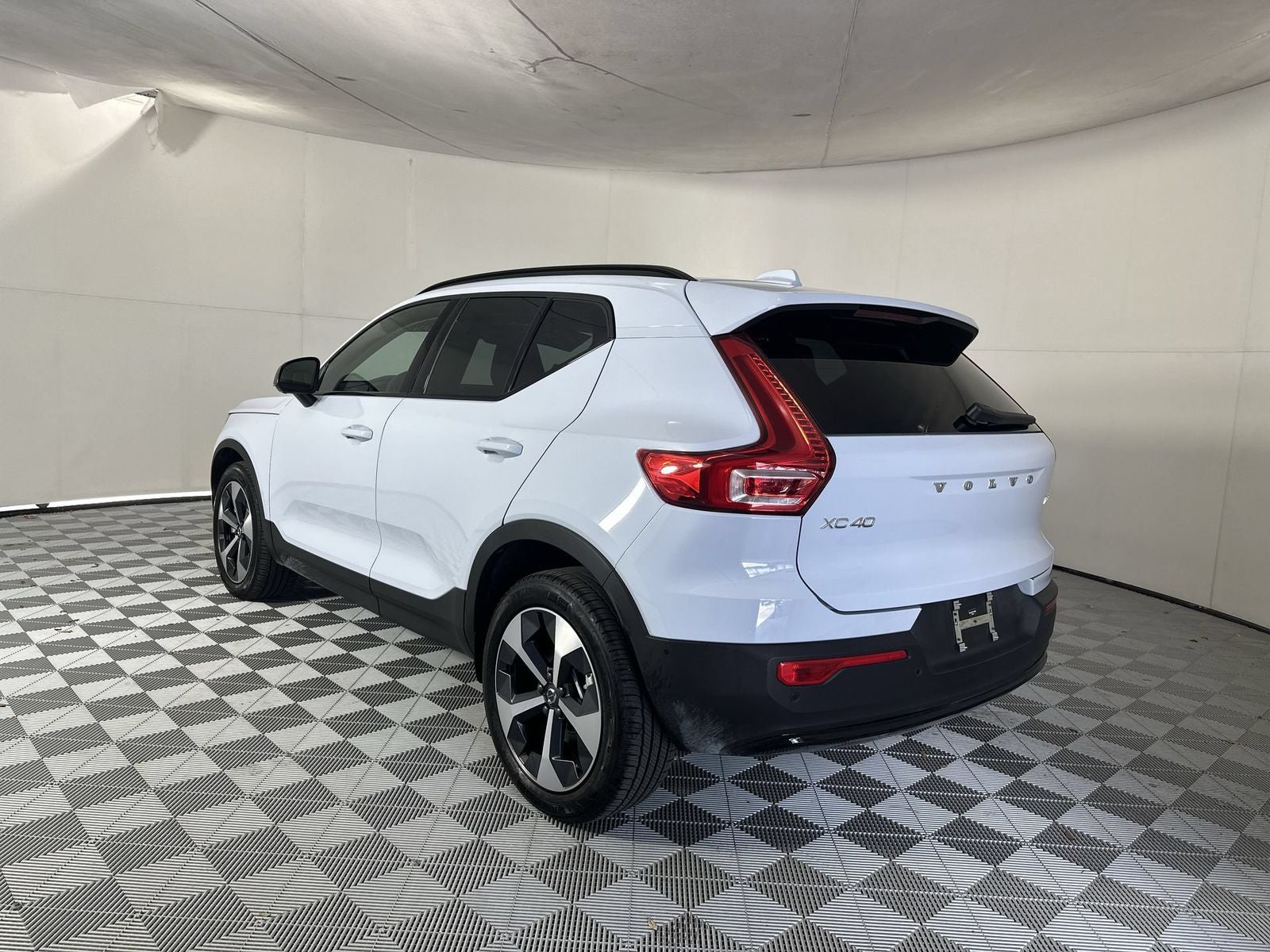 2026 Volvo XC40 B5 Plus