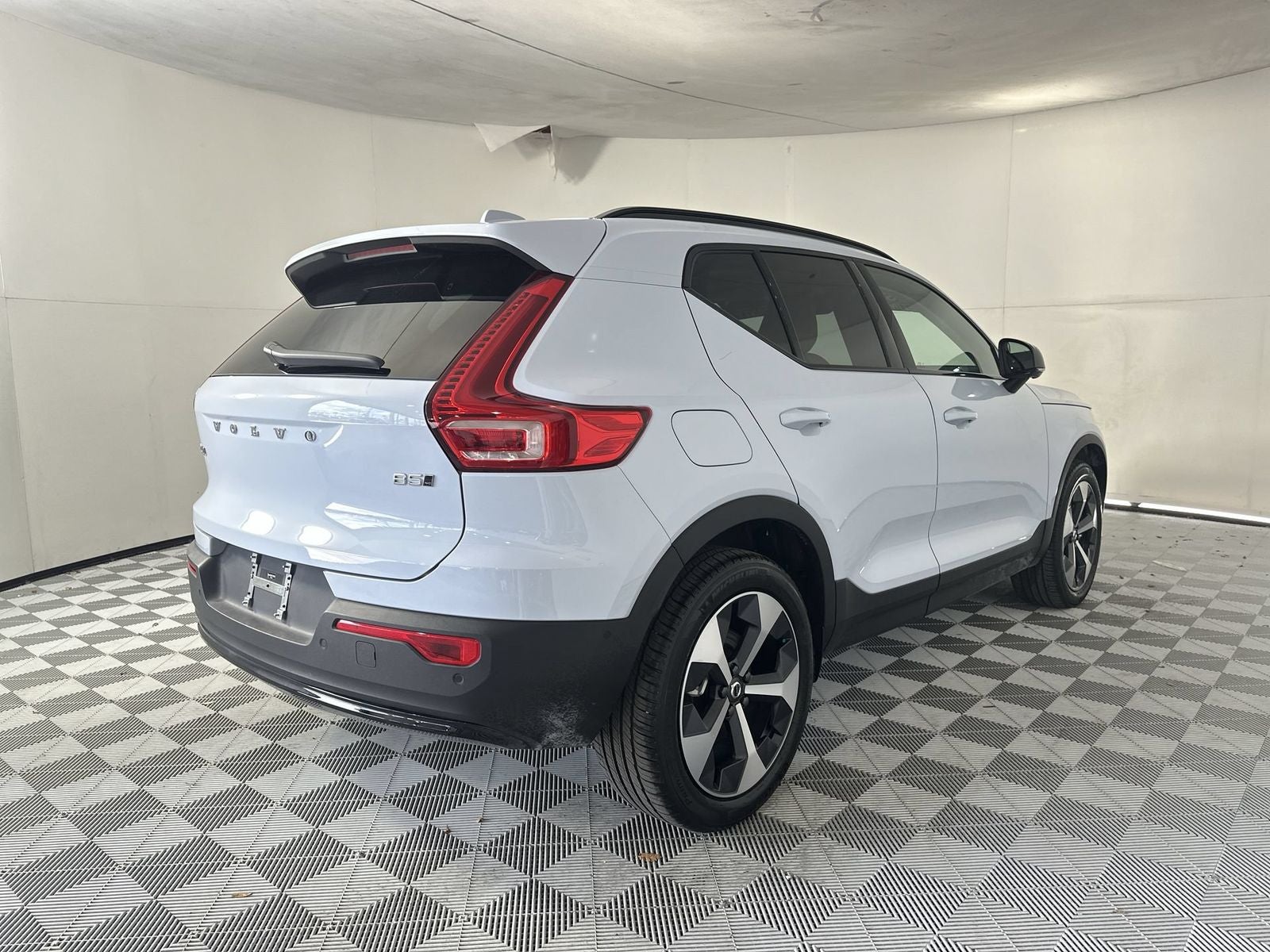 2026 Volvo XC40 B5 Plus