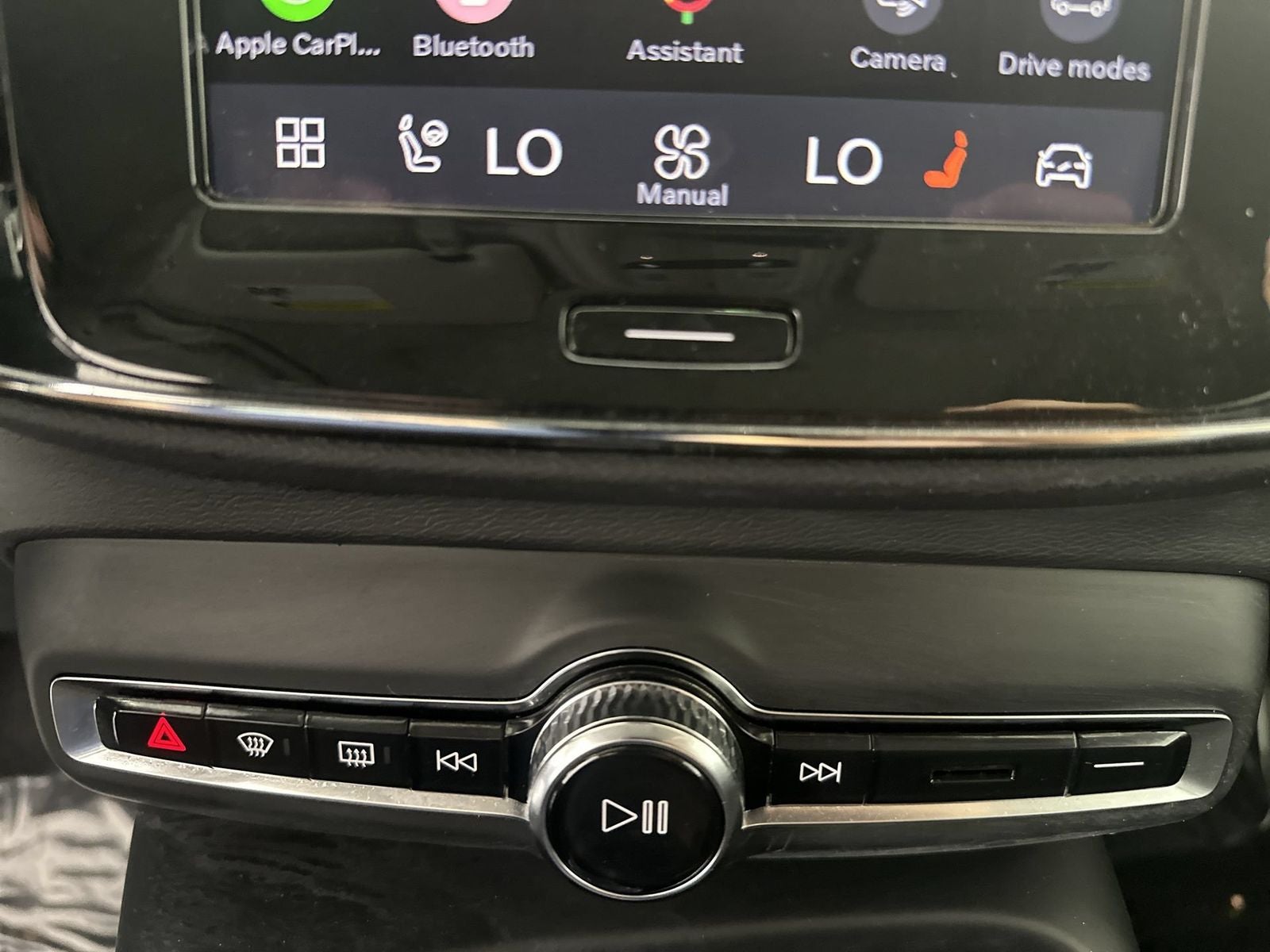 2026 Volvo XC40 B5 Plus