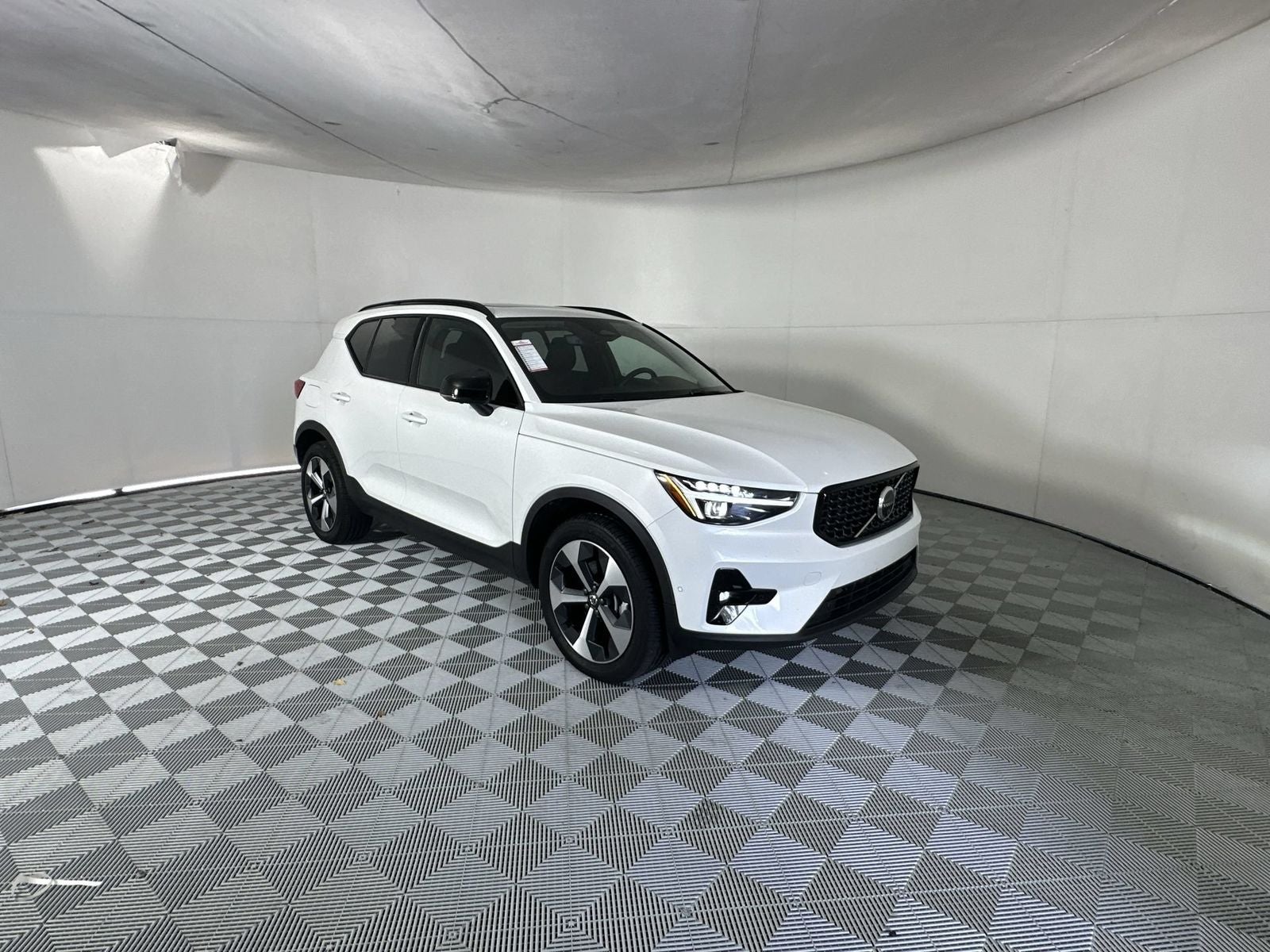 2026 Volvo XC40 B5 Plus