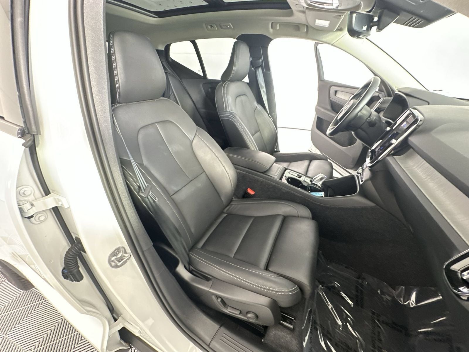 2026 Volvo XC40 B5 Plus