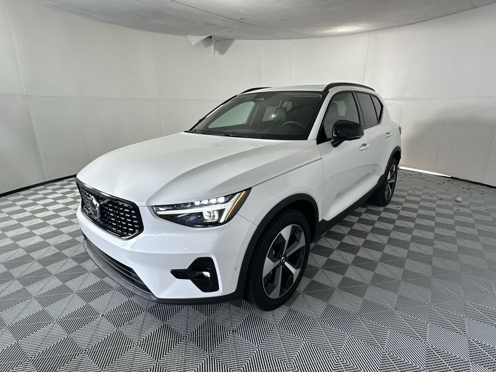 2026 Volvo XC40 B5 Plus