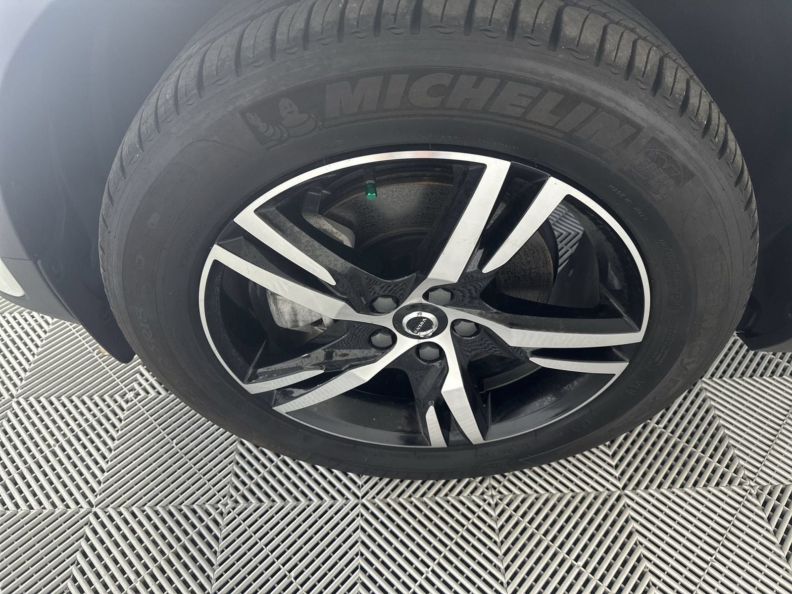 2024 Volvo XC40 B5 Core