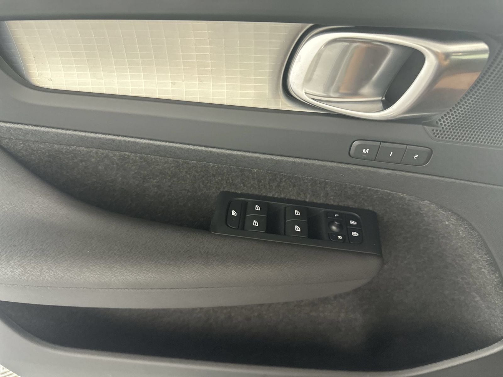 2024 Volvo XC40 B5 Core