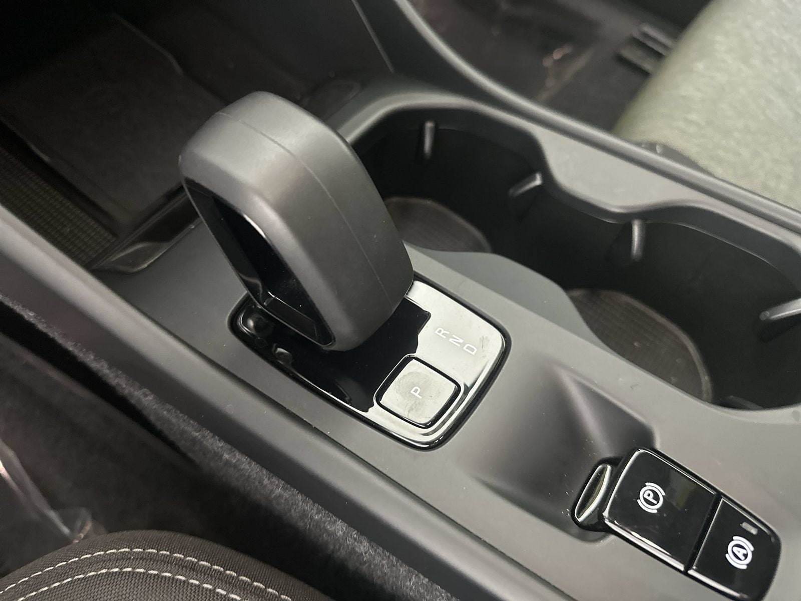 2024 Volvo XC40 B5 Core