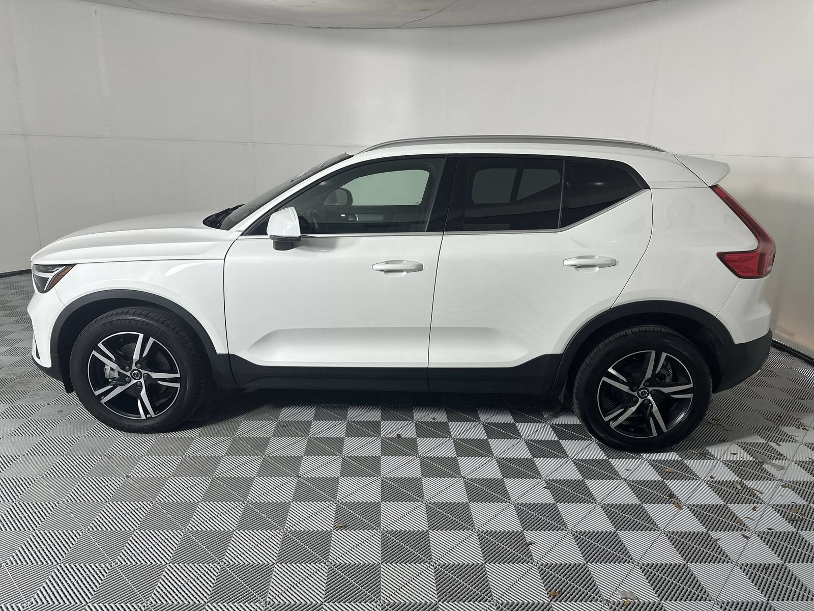 2024 Volvo XC40 B5 Core