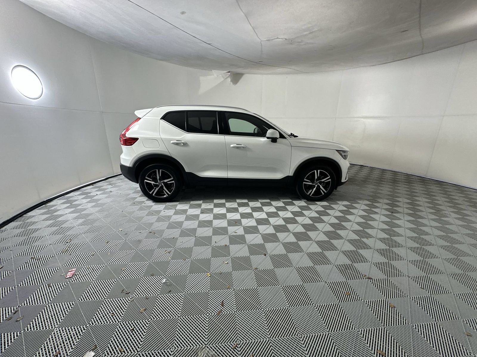 2024 Volvo XC40 B5 Core