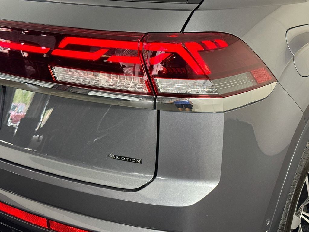 2025 Volkswagen Atlas Cross Sport 2.0T SEL Premium R-Line