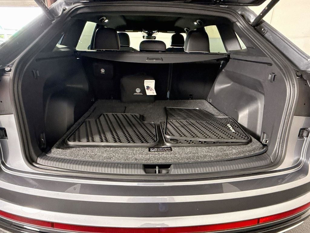 2025 Volkswagen Atlas Cross Sport 2.0T SEL Premium R-Line