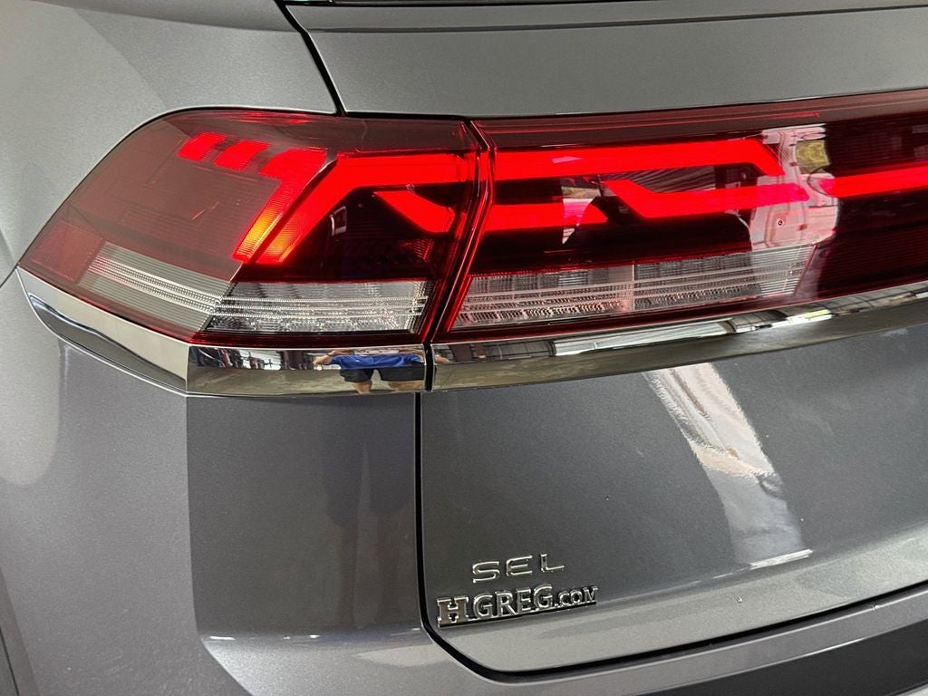 2025 Volkswagen Atlas Cross Sport 2.0T SEL Premium R-Line