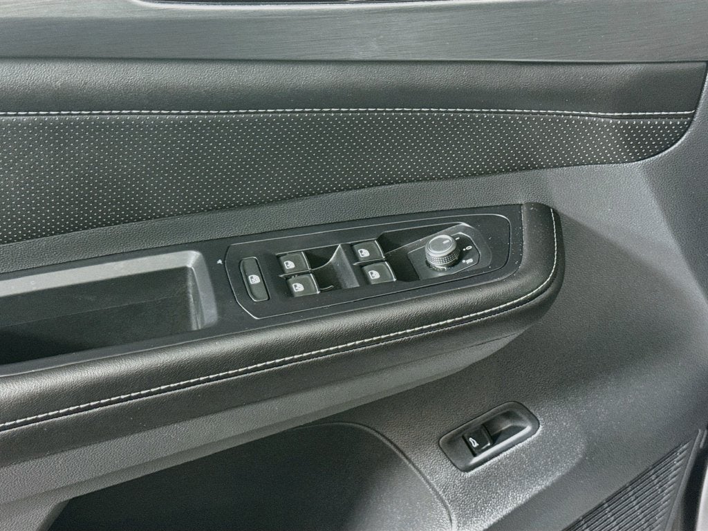 2026 Volkswagen Atlas Cross Sport SE w/Technology