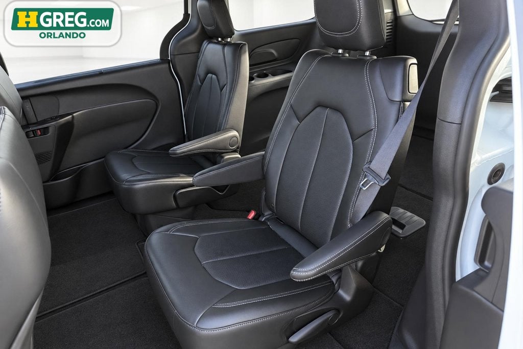 2026 Chrysler Voyager LX