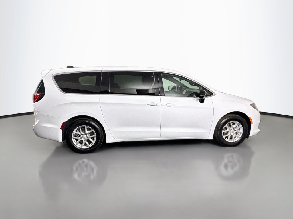 2026 Chrysler Voyager LX