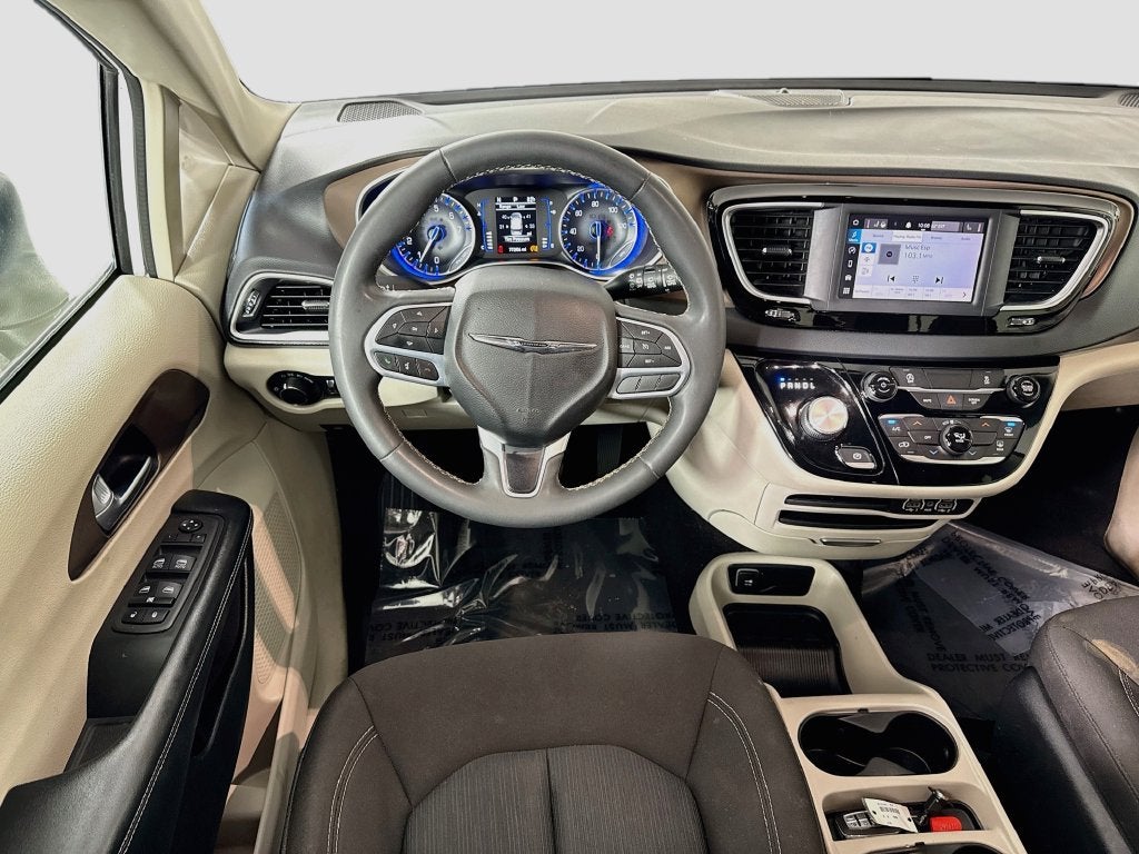 2022 Chrysler Voyager LX