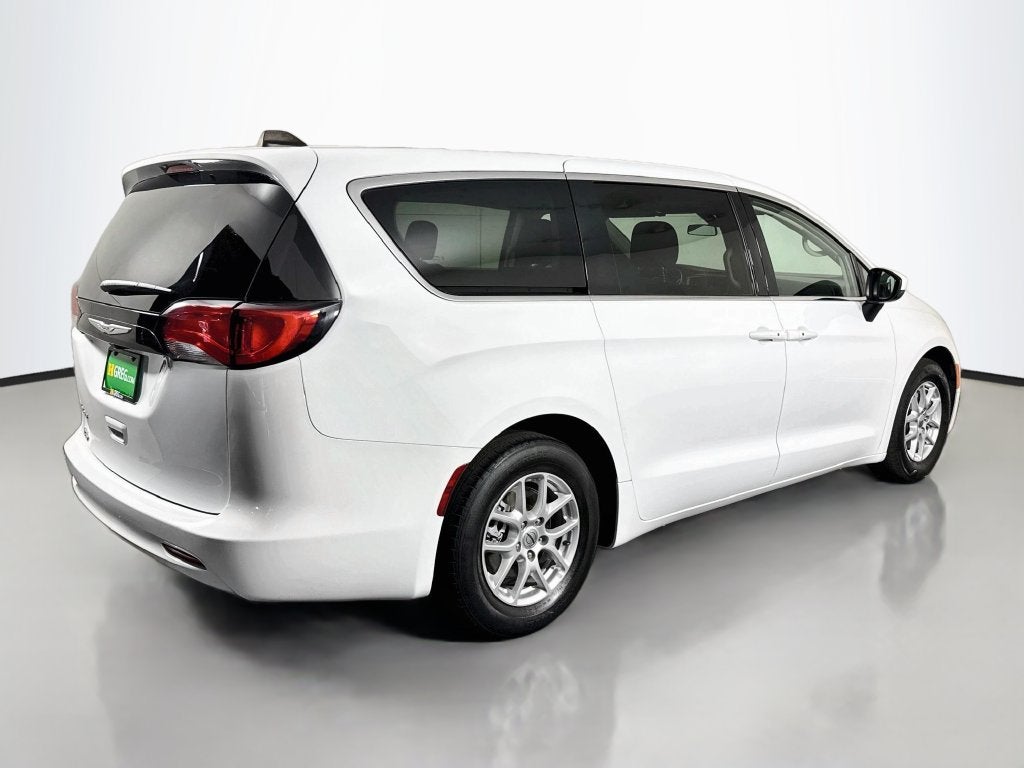 2022 Chrysler Voyager LX
