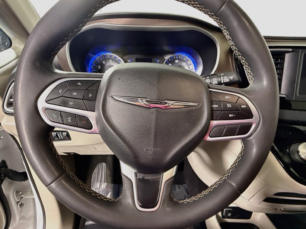 2022 Chrysler Voyager LX
