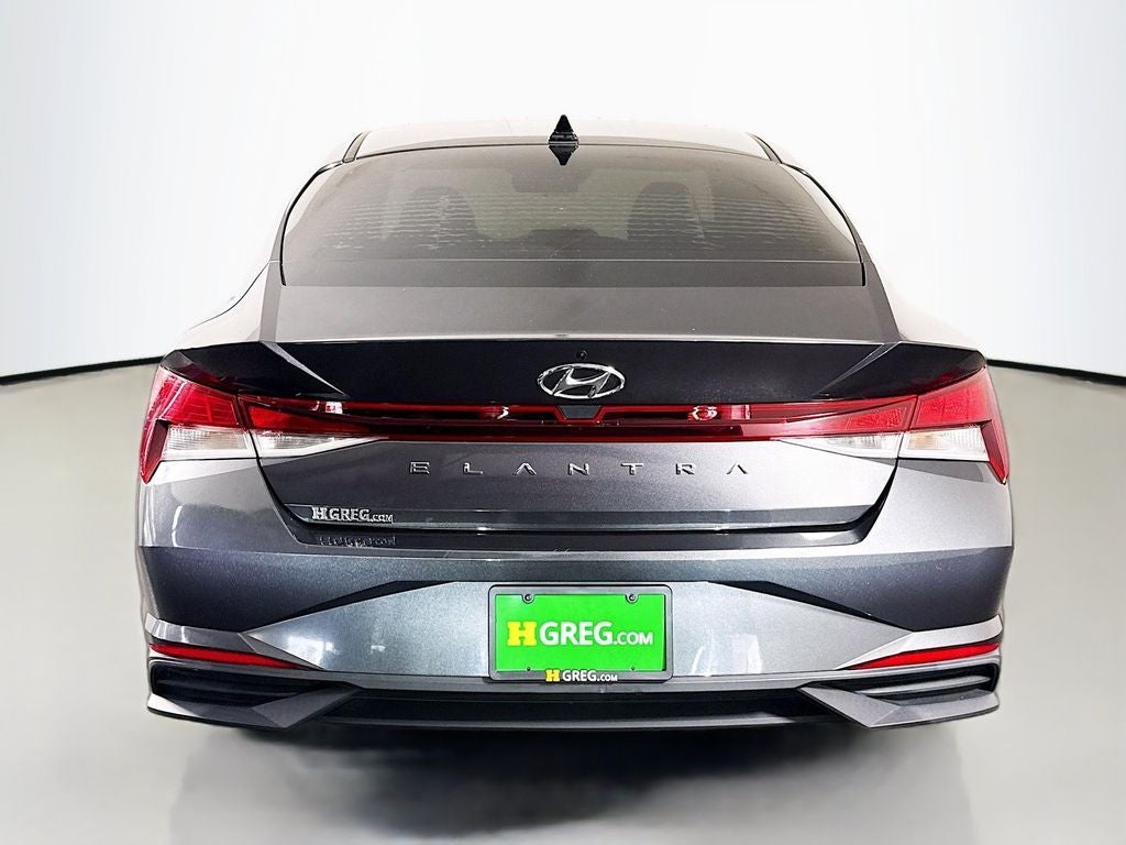 2022 Hyundai Elantra SE