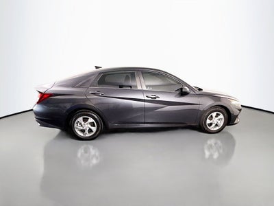 2022 Hyundai Elantra SE