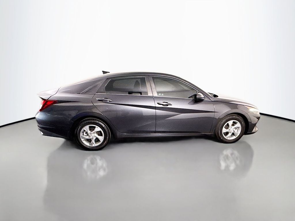 2022 Hyundai Elantra SE