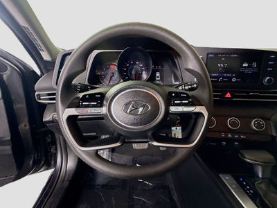2022 Hyundai Elantra SE