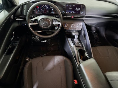 2022 Hyundai Elantra SE
