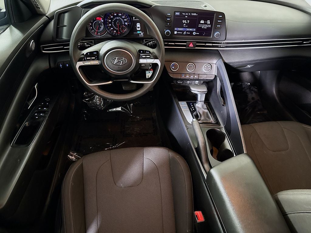 2022 Hyundai Elantra SE
