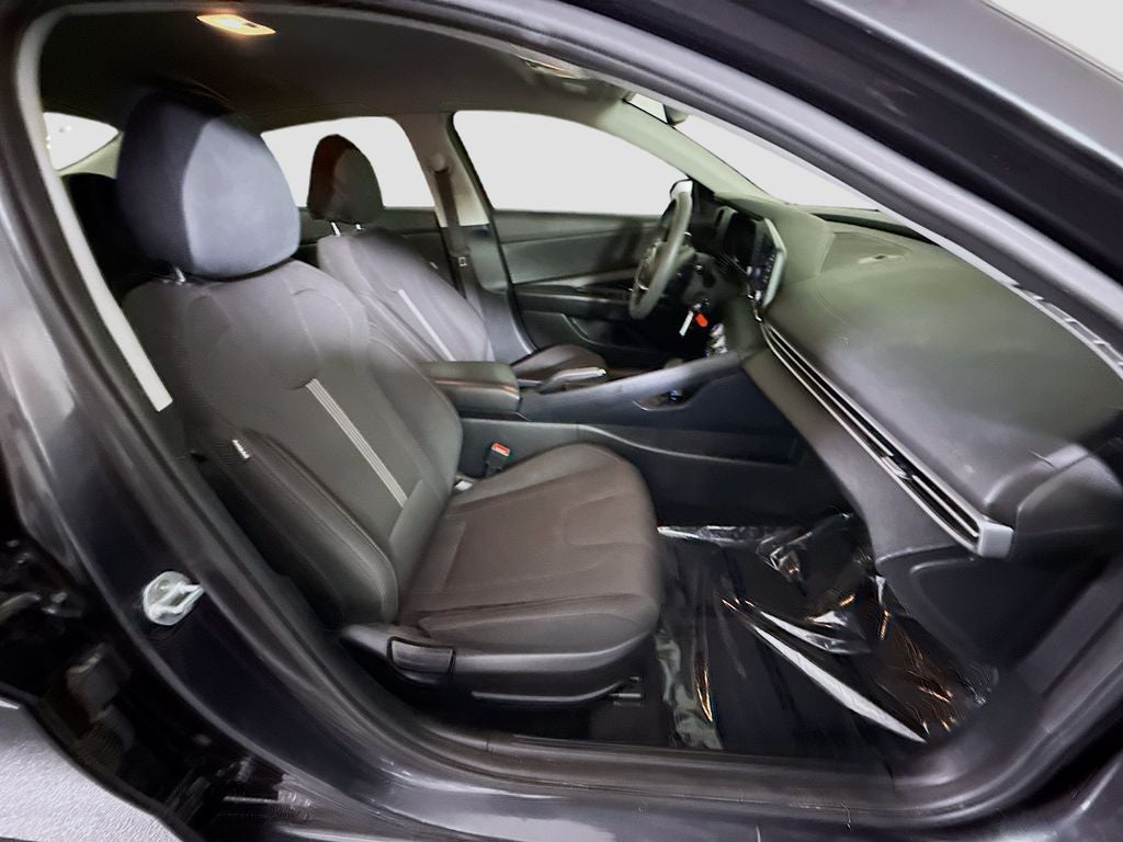 2022 Hyundai Elantra SE