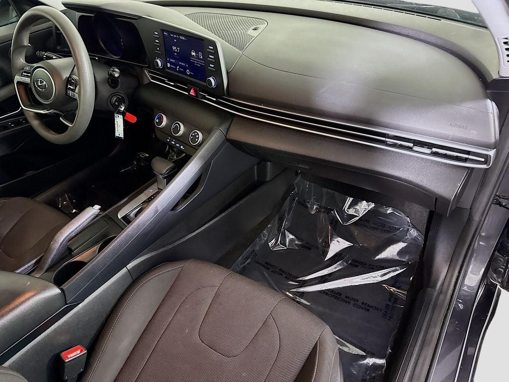 2022 Hyundai Elantra SE