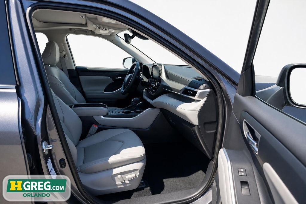 2022 Toyota Highlander Hybrid XLE