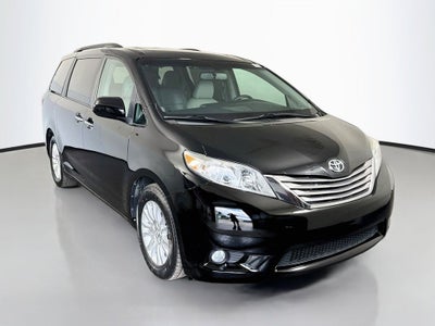 2017 Toyota Sienna XLE 8 Passenger