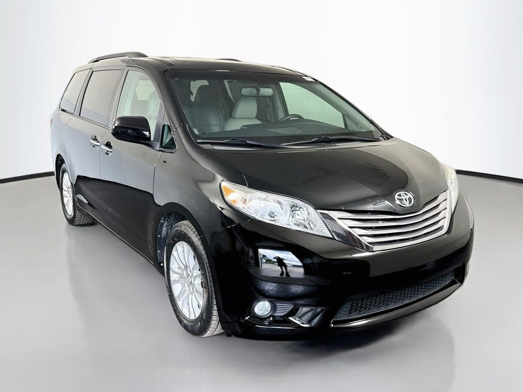 2017 Toyota Sienna XLE 8 Passenger
