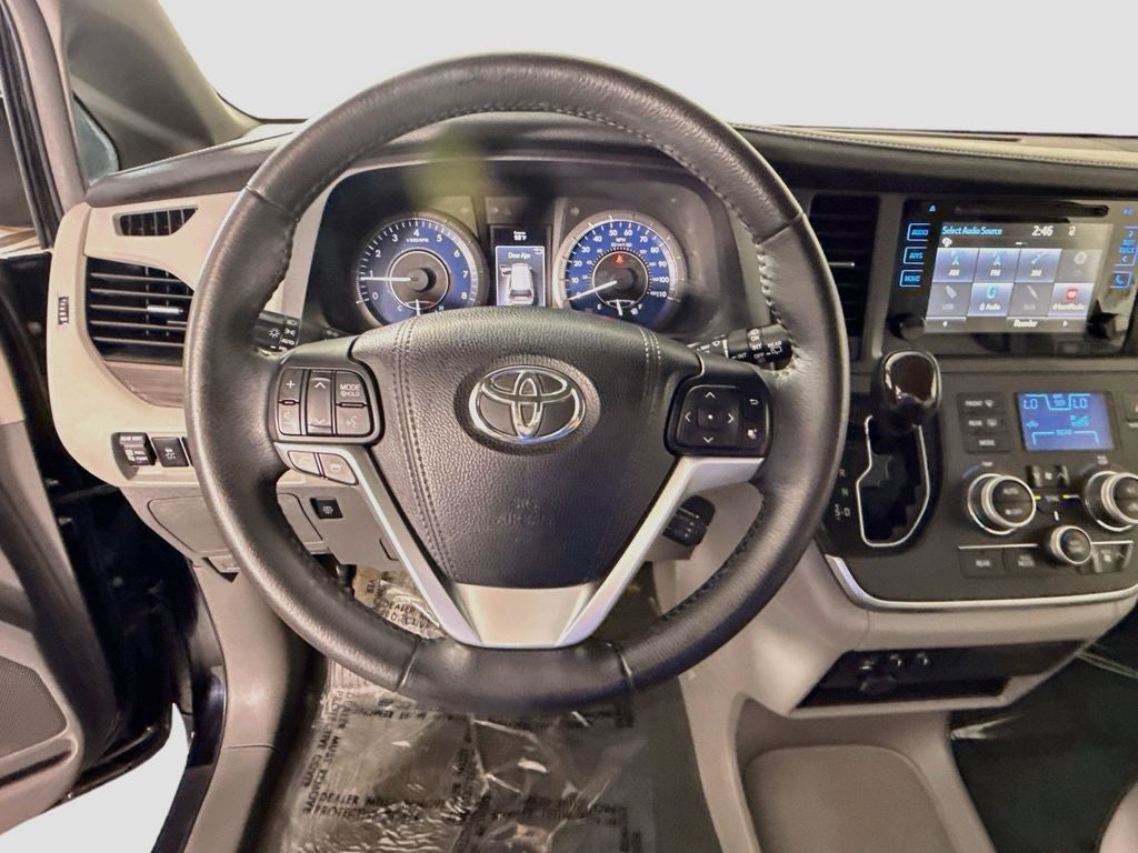 2017 Toyota Sienna XLE 8 Passenger