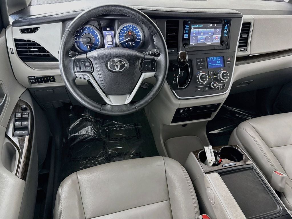 2017 Toyota Sienna XLE 8 Passenger